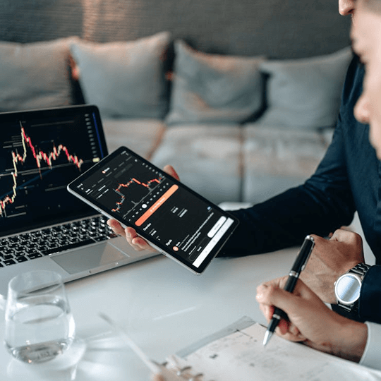 Iroxivor Krypto-Investment-Experten-Team